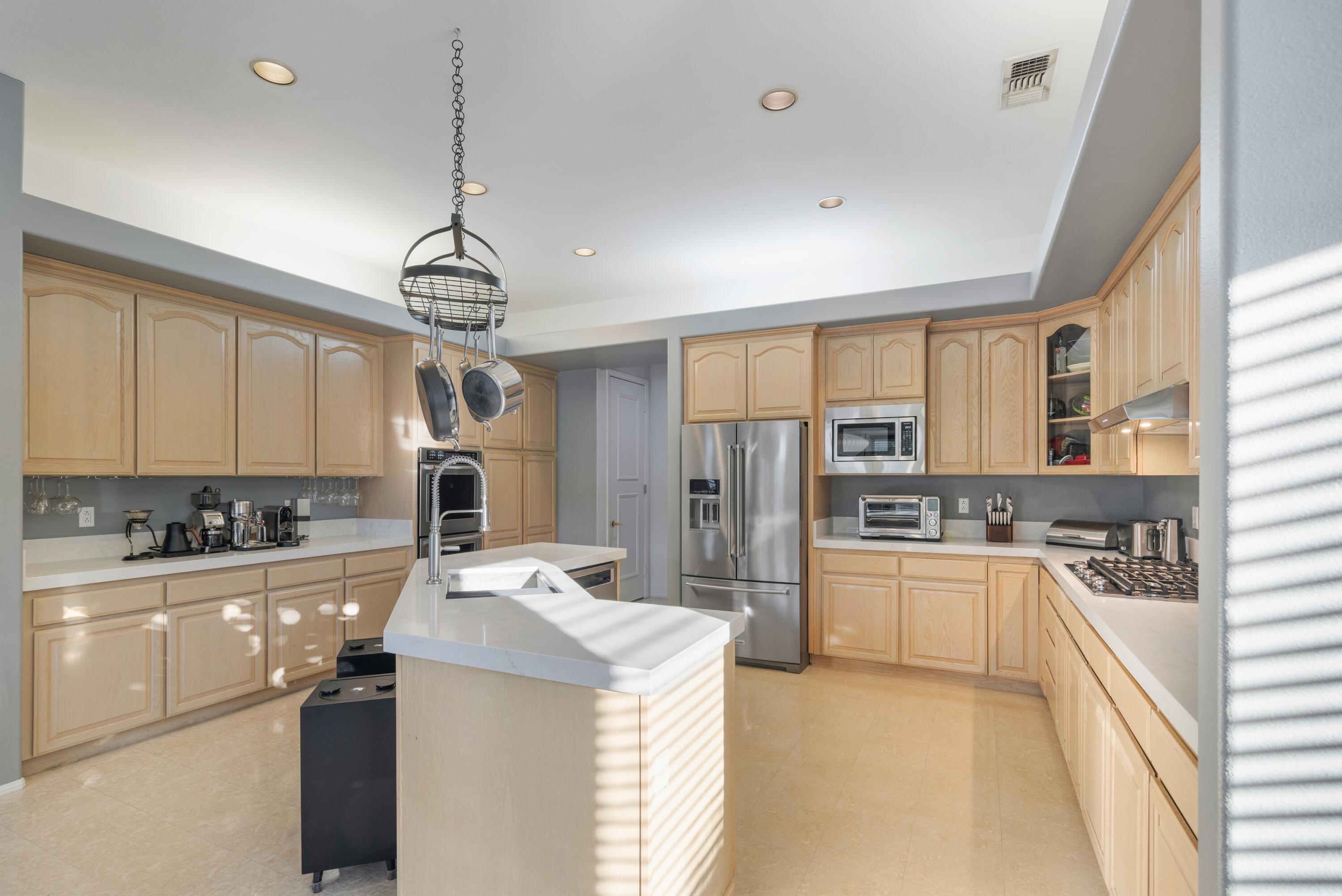 35 Bonita Court Rancho Mirage, CA 92270 - Photo 9 of 21 05