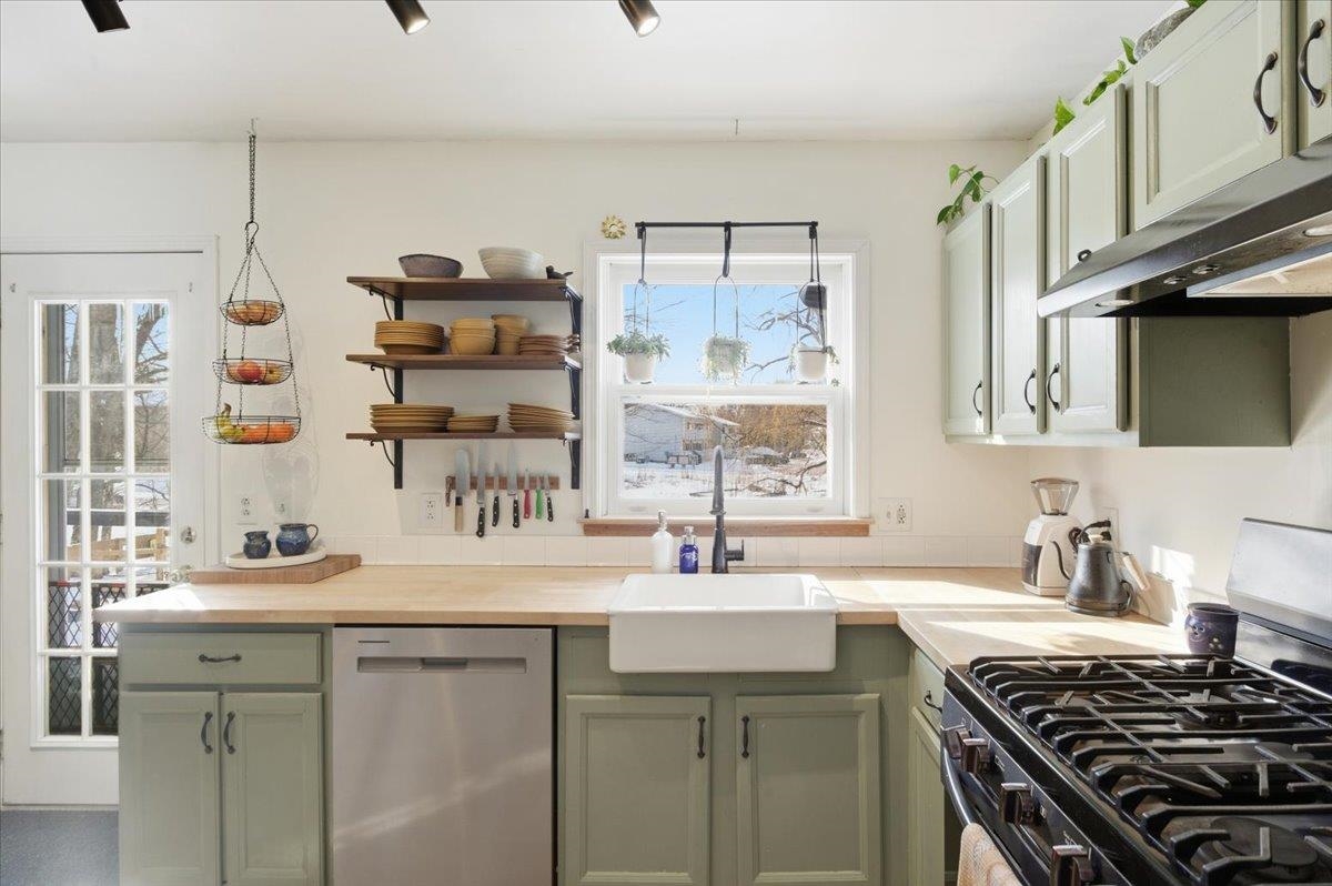 242 Hickok Street Winooski, VT 05404 - Photo 15 of 48