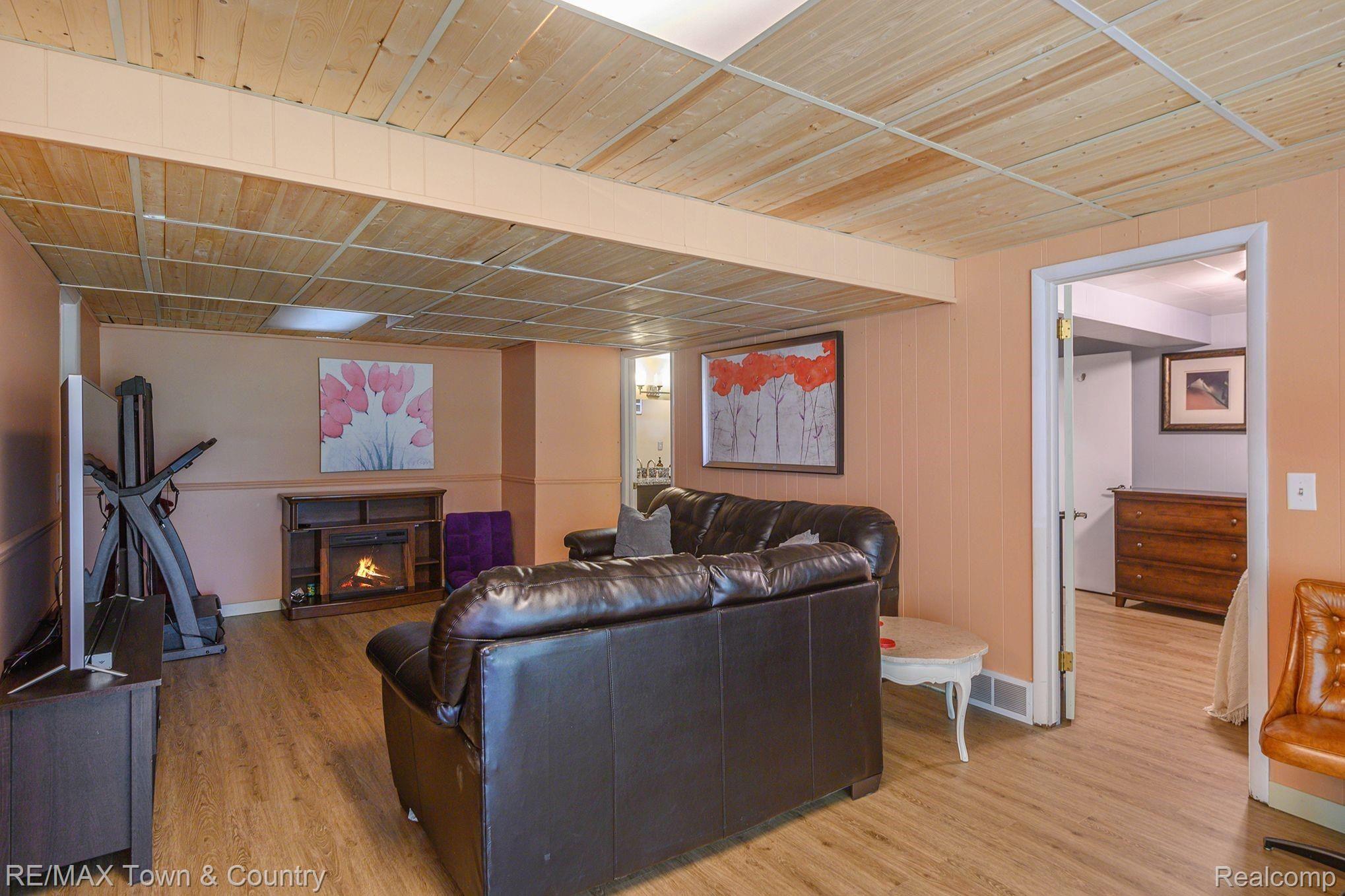 6812 East River Road Flushing, MI 48433 - Photo 18 of 33 Hj0DN0bQ.jpeg