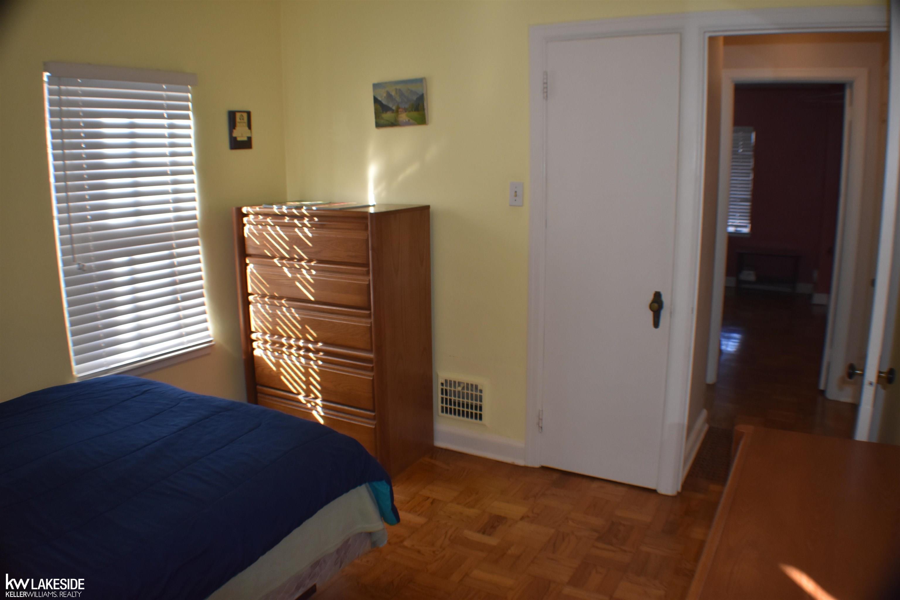 1713 Hampton Road Grosse Pointe, MI 48236 - Photo 16 of 37 50103338-17.JPG