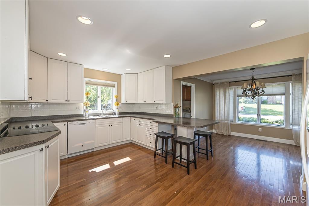 159 Spring Oaks Drive Ballwin, MO 63011 - Photo 7 of 49