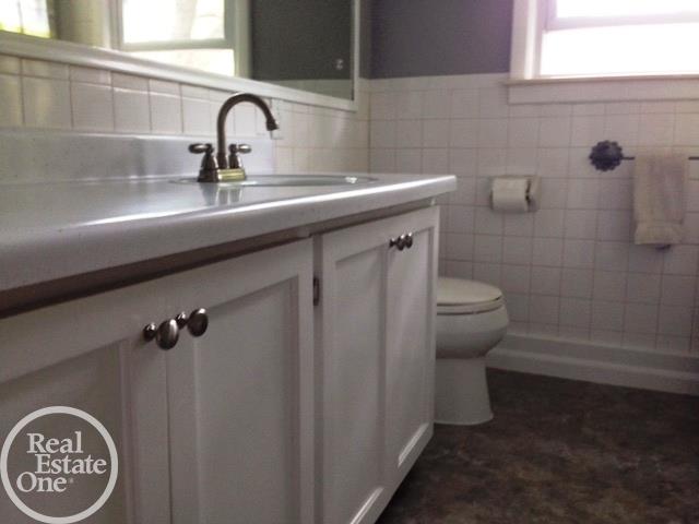 2521 Gerald Avenue Rochester, MI 48307 - Photo 15 of 25 31295373-14.JPG