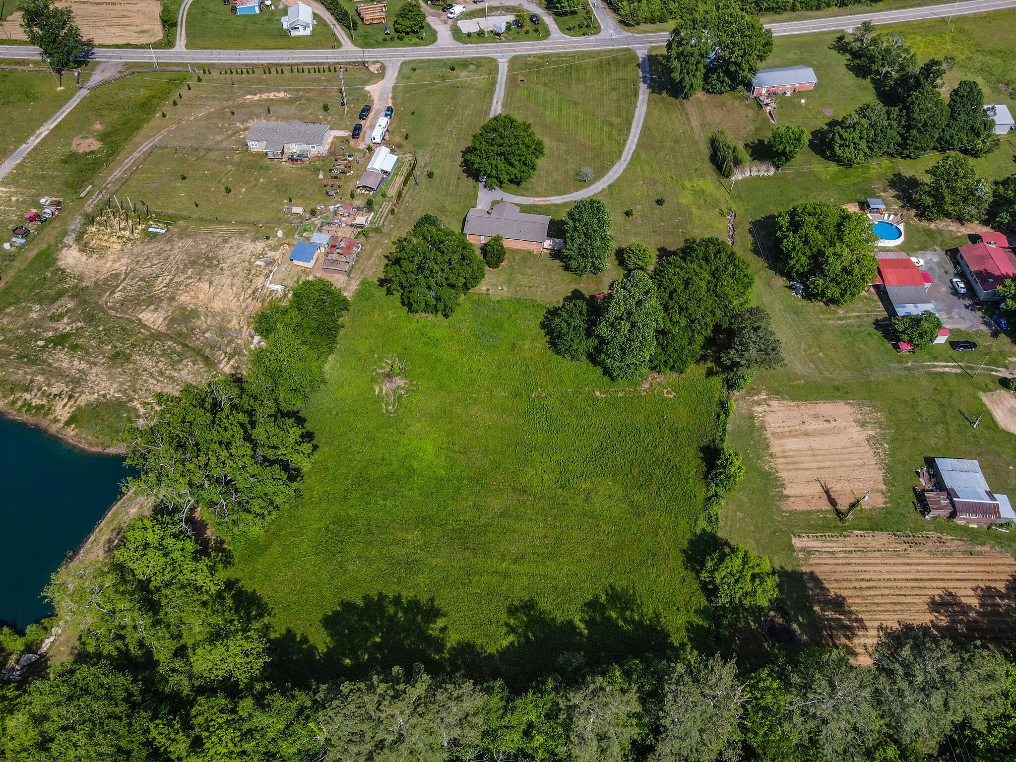 415 Parksville Road Benton, TN 37307 - Photo 33 of 34 an aerial view of a house with a garden