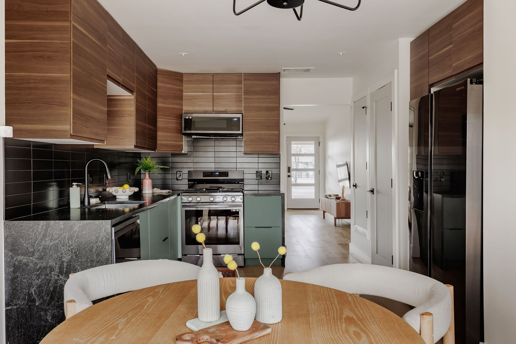 2220 East Stassney Lane, Unit B Austin, TX 78744 - Photo 3 of 31