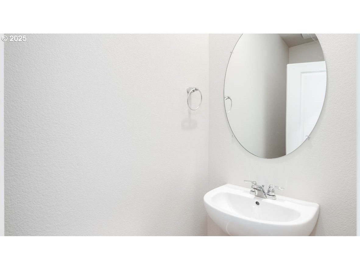 3842 Southwest 35th Street Gresham, OR 97080 - Photo 4 of 25