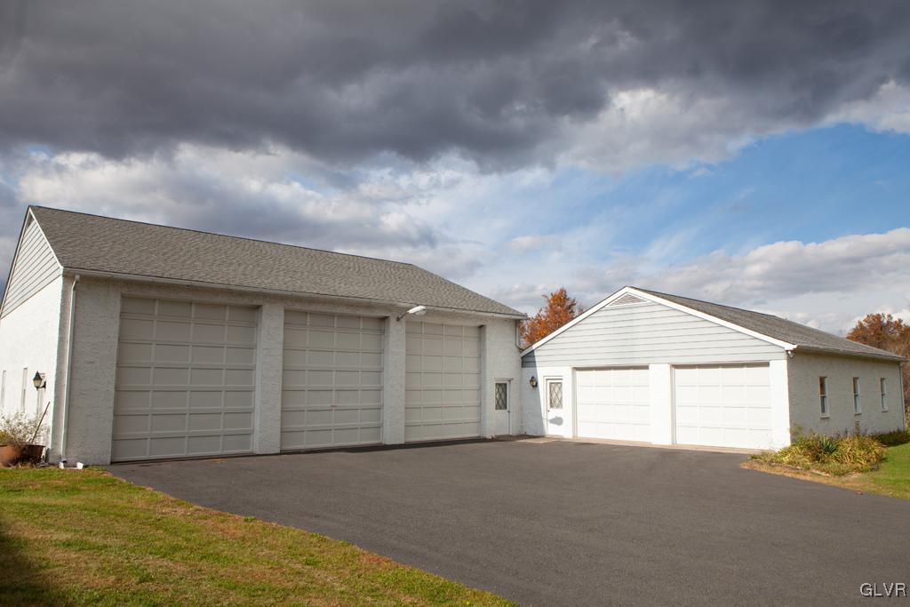 2782 Bedminster Road Perkasie, PA 18944 - Photo 4 of 39 Gallery Image 4