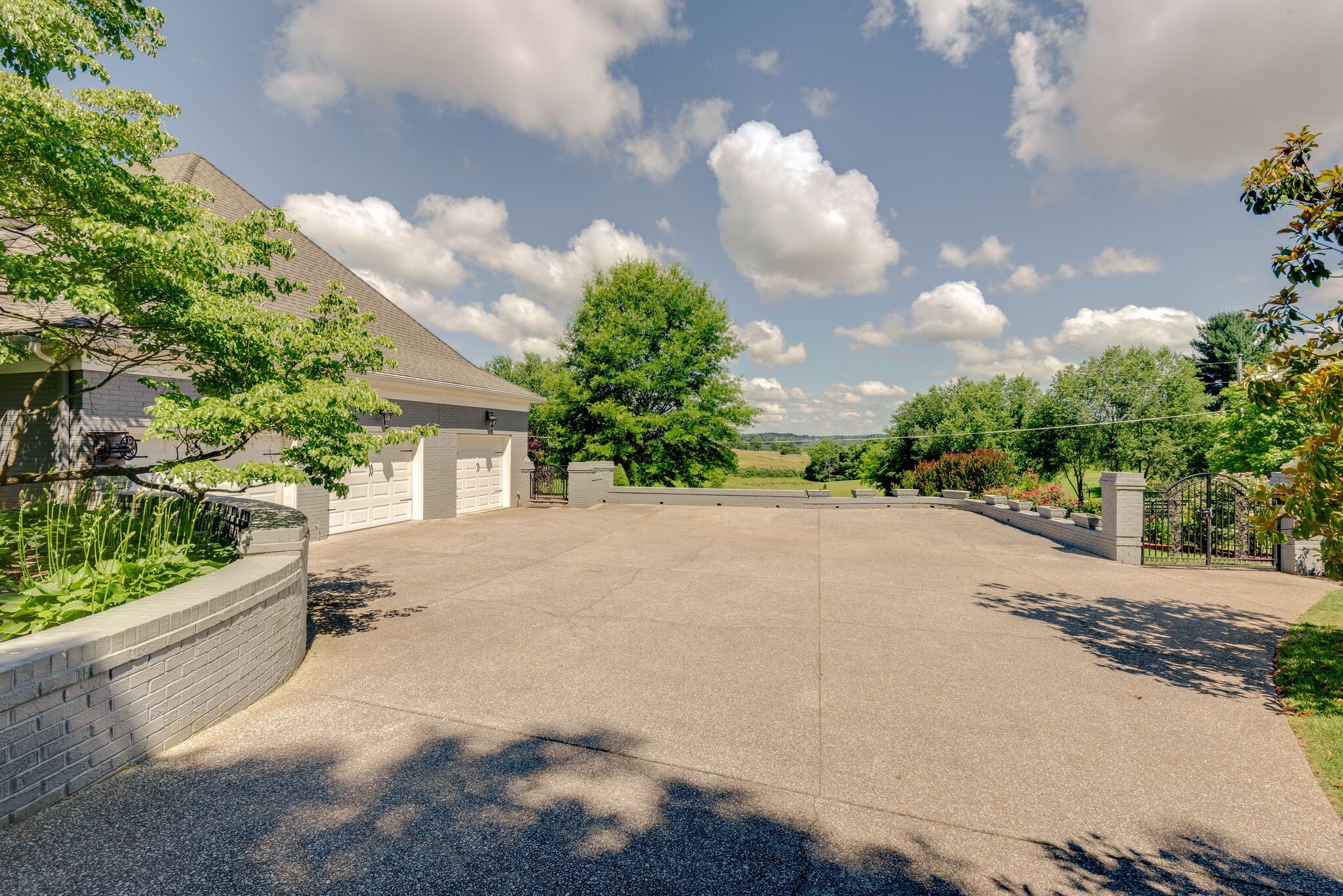 1013 Ridgecrest Drive Dickson, TN 37055 - Photo 4 of 50 Gallery Image 4