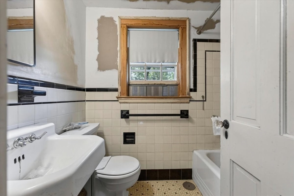 25 Leland Road Brookline, MA 02467 - Photo 15 of 32