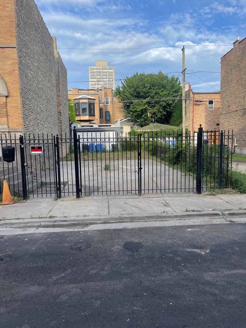 3627 South Calumet Avenue Chicago, IL 60653 - Photo 2 of 6 a view of a street with a building in the background