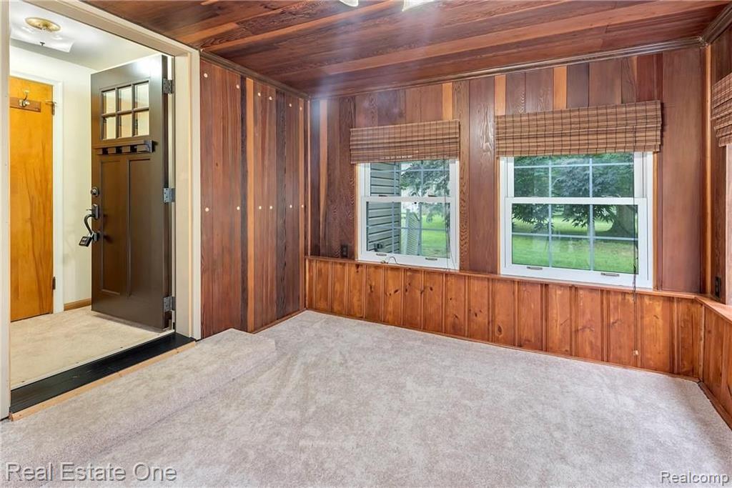 1719 John R Road Rochester Hills, MI 48307 - Photo 4 of 34