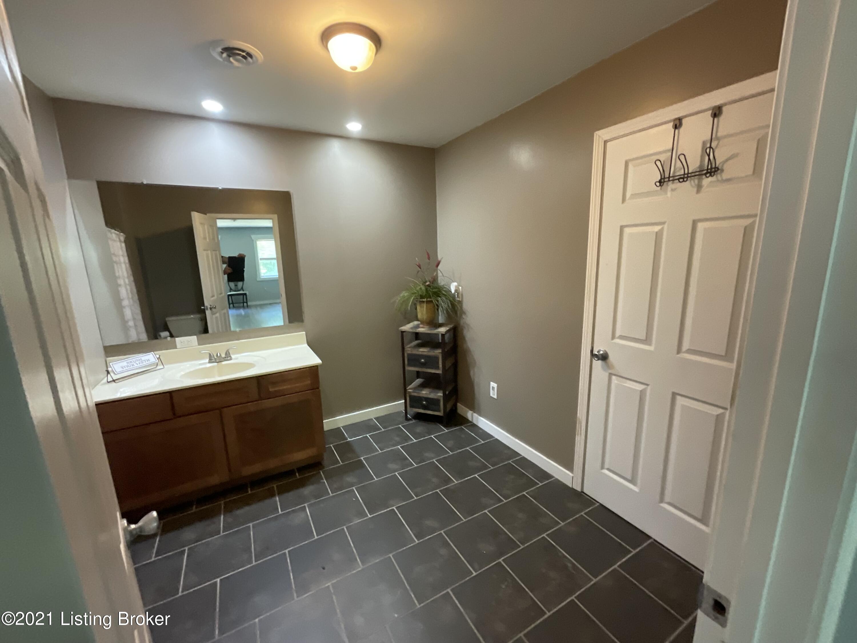 3491 Bray Ridge Road Bedford, KY 40006 - Photo 21 of 36 2nd Floor Bathroom