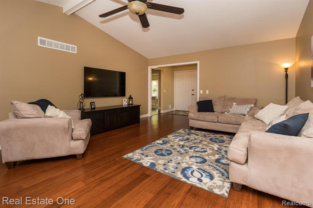 2090 Cumberland Road Rochester, MI 48307 - Photo 20 of 32