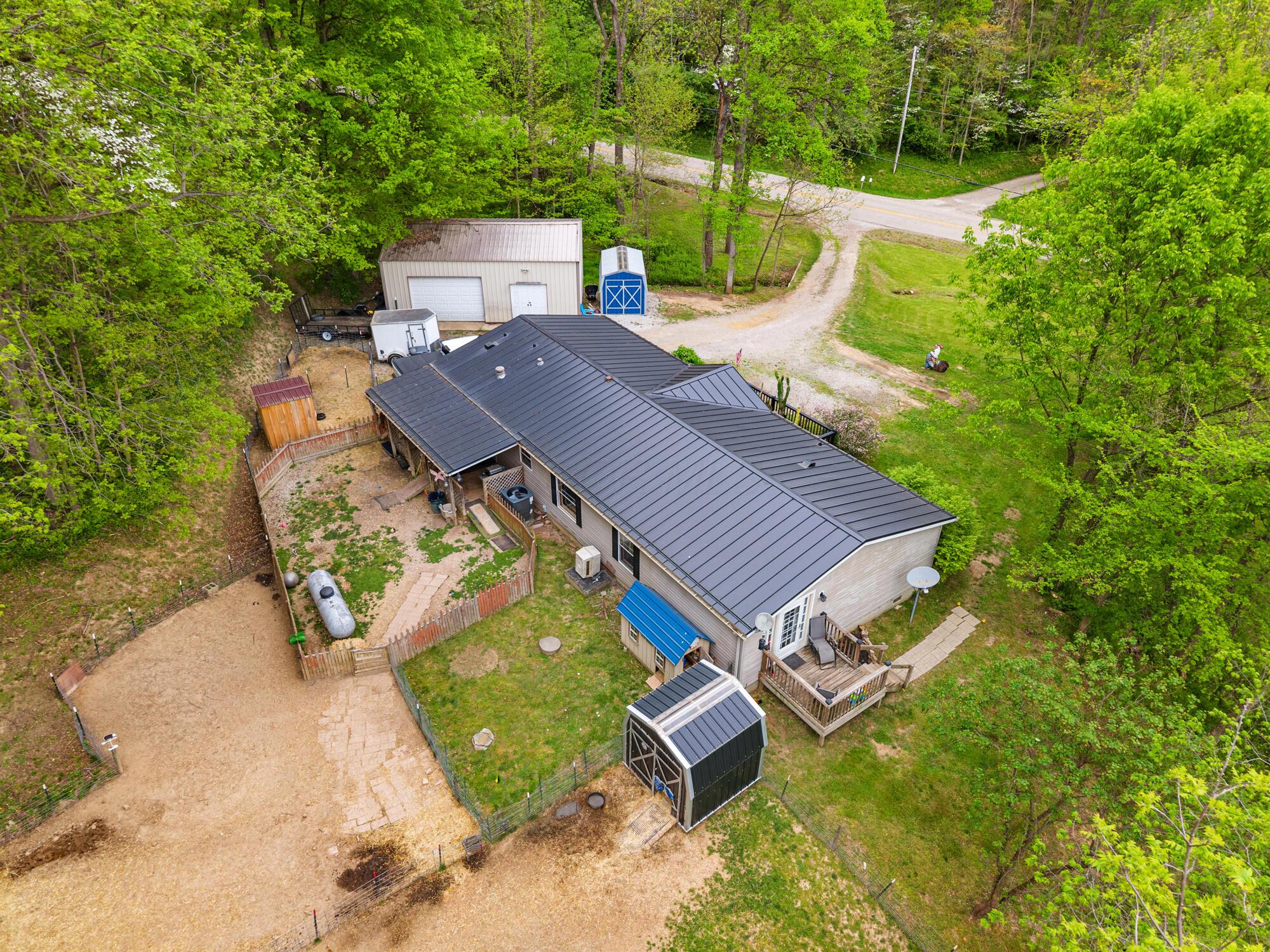 10541 Clearport Road Southwest Amanda, OH 43102 - Photo 33 of 39 The Roof