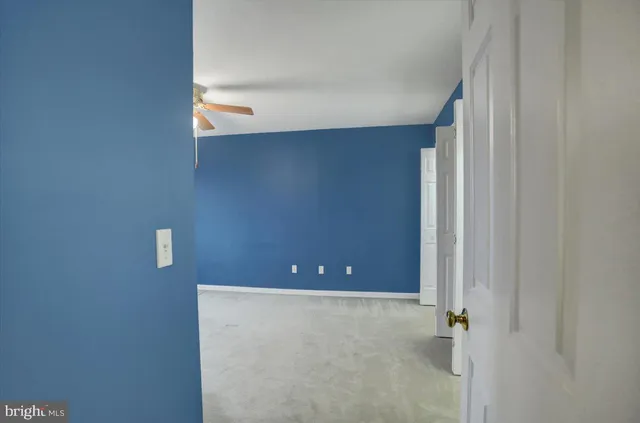 a view of empty room with window