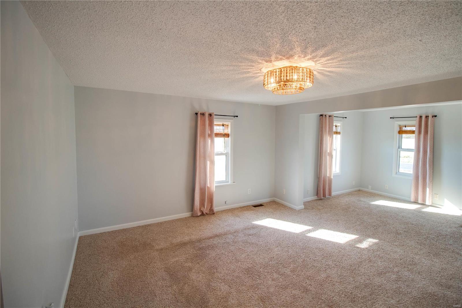27514 Range Line Road Jerseyville, IL 62052 - Photo 8 of 39