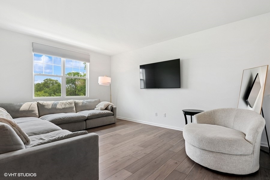 540 Comstock Road South Elgin, IL 60177 - Photo 11 of 23