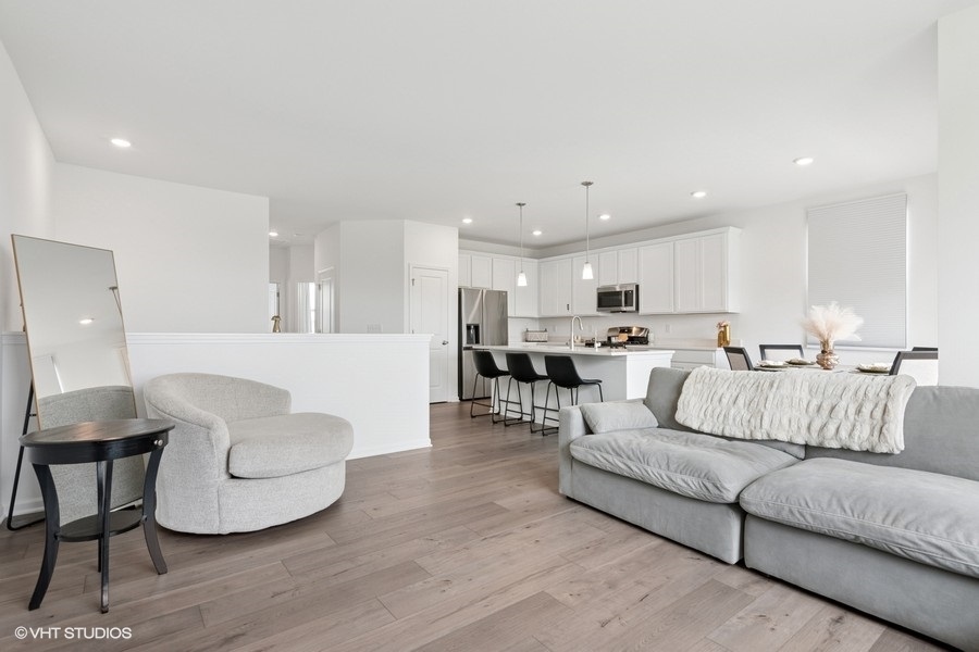 540 Comstock Road South Elgin, IL 60177 - Photo 3 of 23