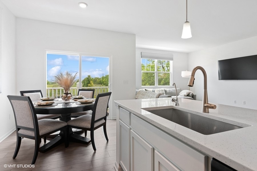 540 Comstock Road South Elgin, IL 60177 - Photo 4 of 23