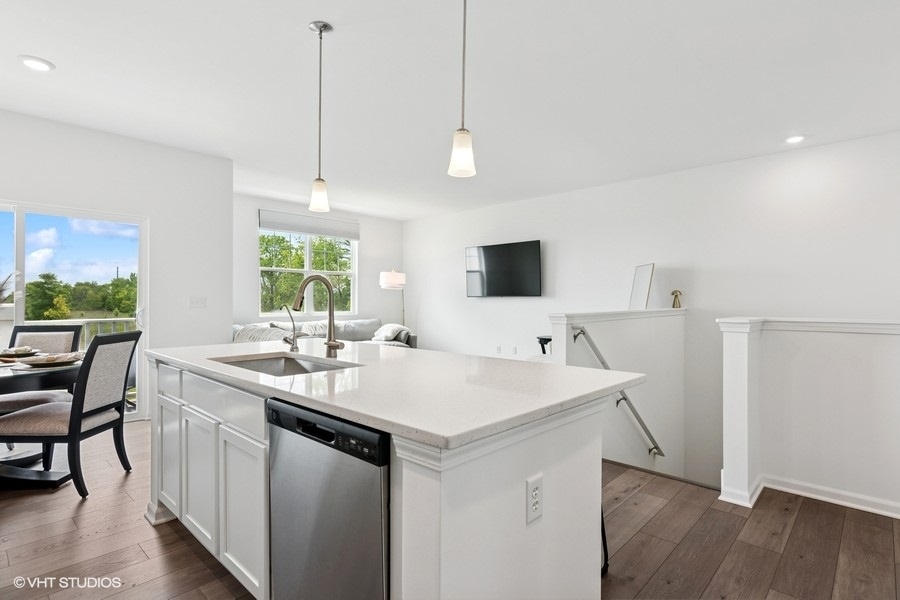 540 Comstock Road South Elgin, IL 60177 - Photo 5 of 23