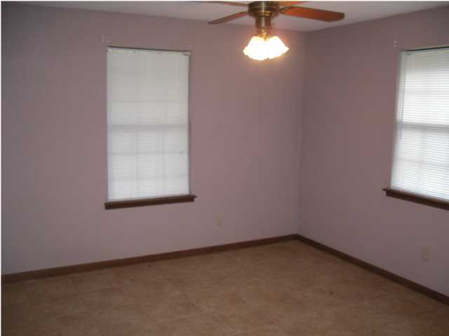 433 Piney Point Road Freeport, FL 32439 - Photo 5 of 10 Gallery Image 5