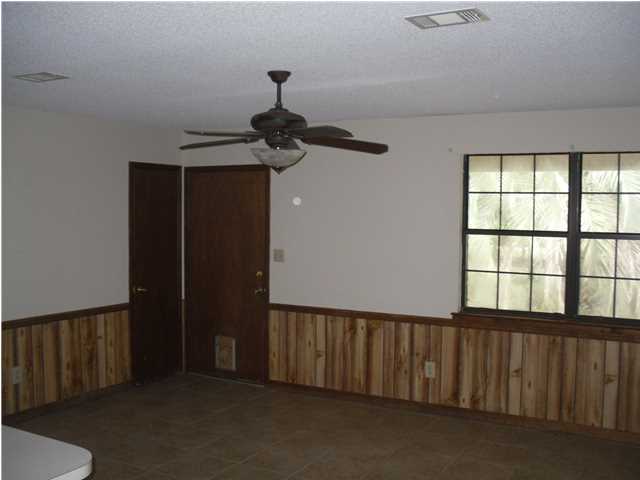 433 Piney Point Road Freeport, FL 32439 - Photo 7 of 10 Gallery Image 7