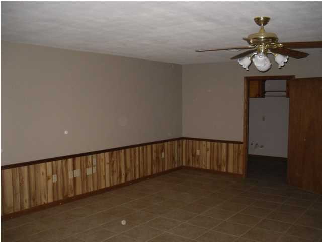 433 Piney Point Road Freeport, FL 32439 - Photo 8 of 10 Gallery Image 8