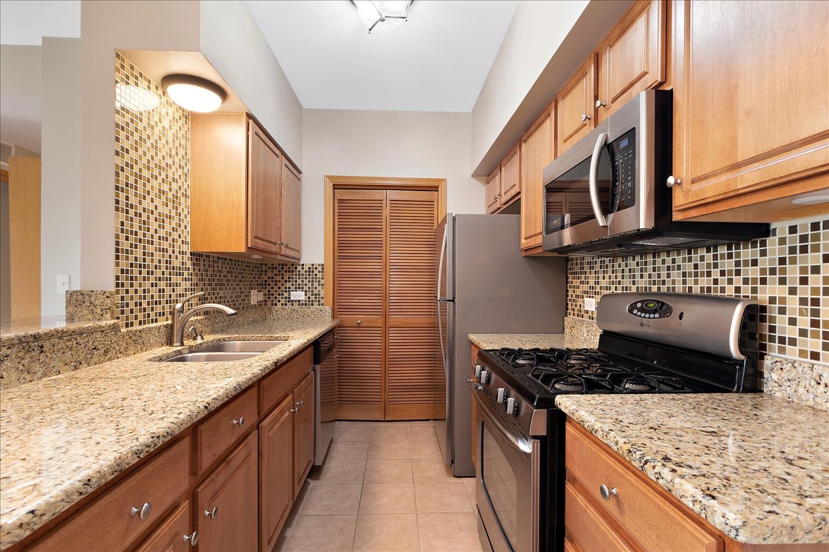 19806 Wolf Road, Unit 405 Mokena, IL 60448 - Photo 4 of 14 a kitchen with a stove and a sink