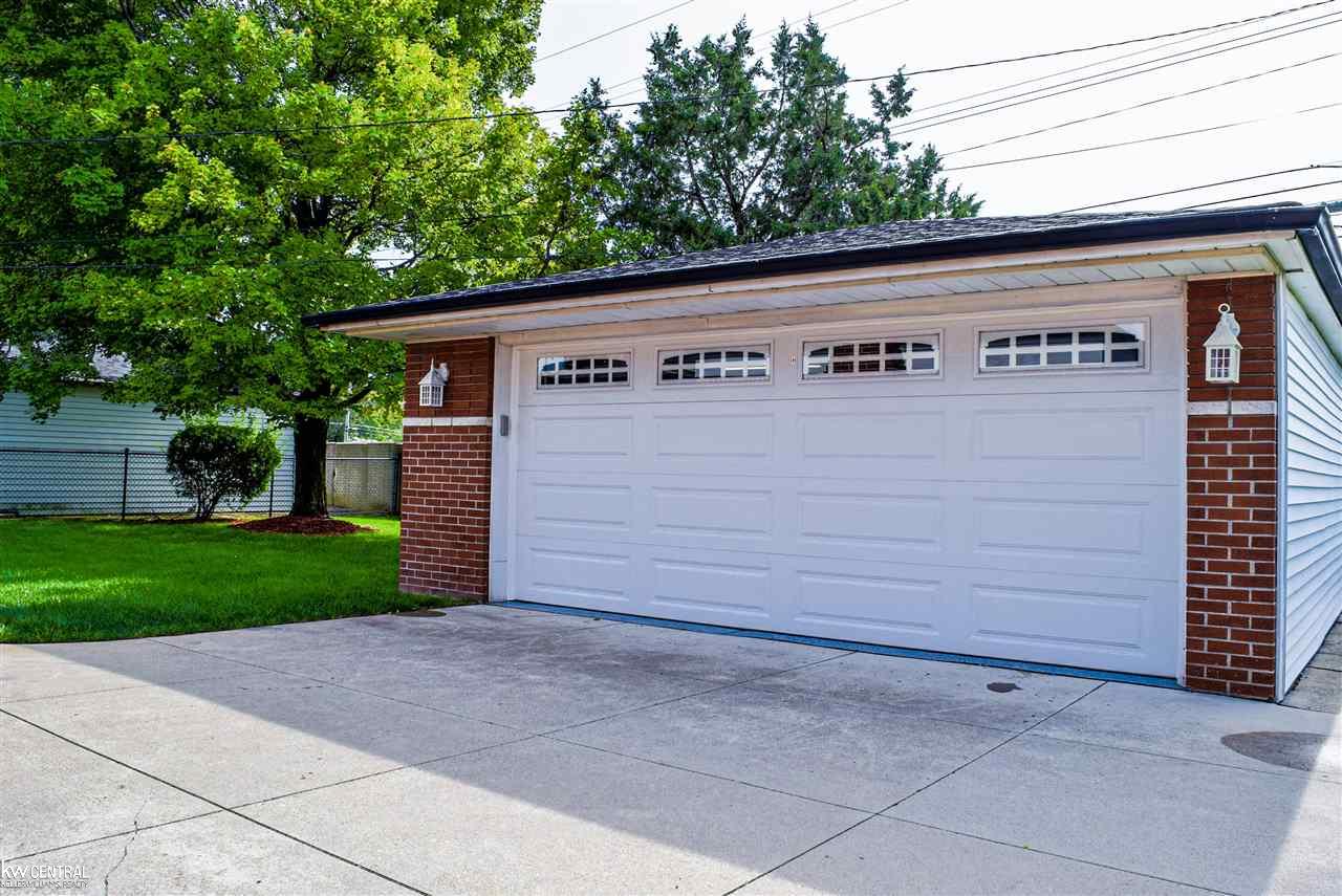 34641 Greentrees Road Sterling Heights, MI 48312 - Photo 21 of 28 50035537-20.JPG