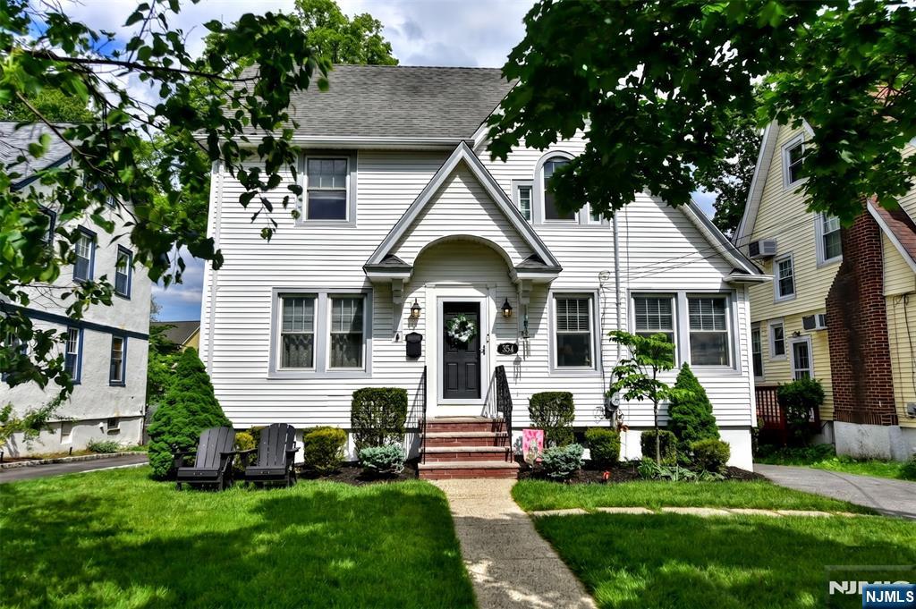 354 Demarest Avenue Oradell, NJ 07649 - Photo 3 of 33