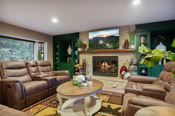 $599,000 | 31353 Lightfoot Way, Running Springs, CA 92382