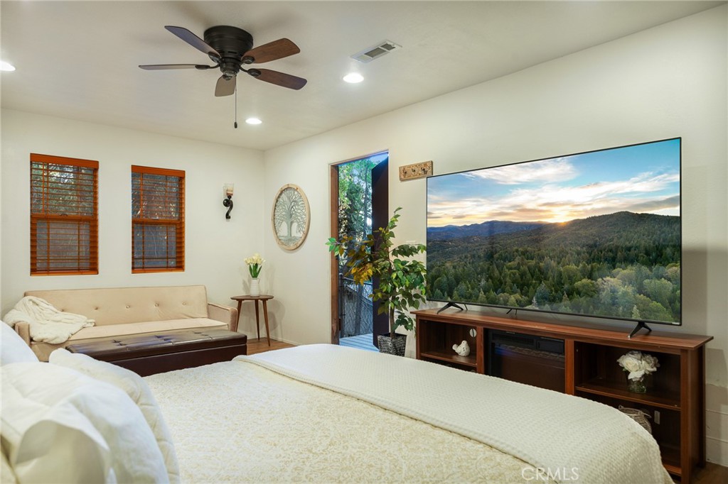 31353 Lightfoot Way Running Springs, CA 92382 - Photo 40 of 42 a bedroom with a large bed and a large window
