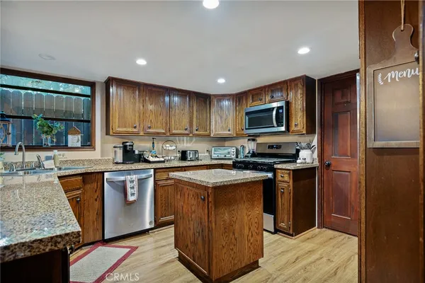 $599,000 | 31353 Lightfoot Way, Running Springs, CA 92382