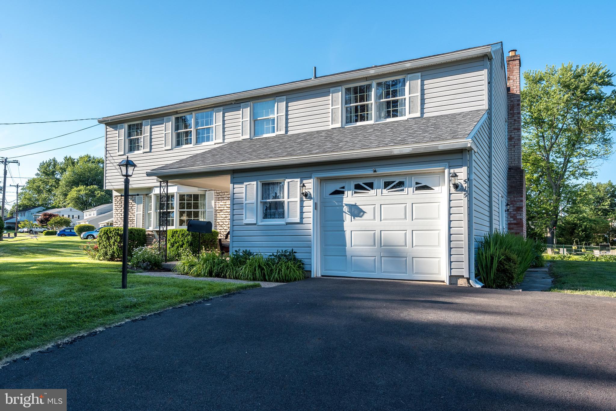 515 Overlook Drive Warminster, PA 18974 - Photo 3 of 54