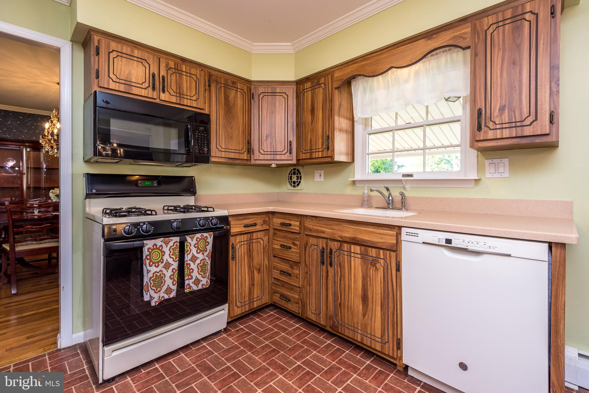 515 Overlook Drive Warminster, PA 18974 - Photo 25 of 54 Gas Cooking, Built-in Microwave