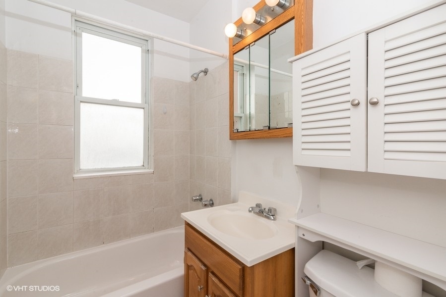 912 North Ashland Avenue, Unit 3C Chicago, IL 60622 - Photo 7 of 7 a bathroom with a sink and a bathtub
