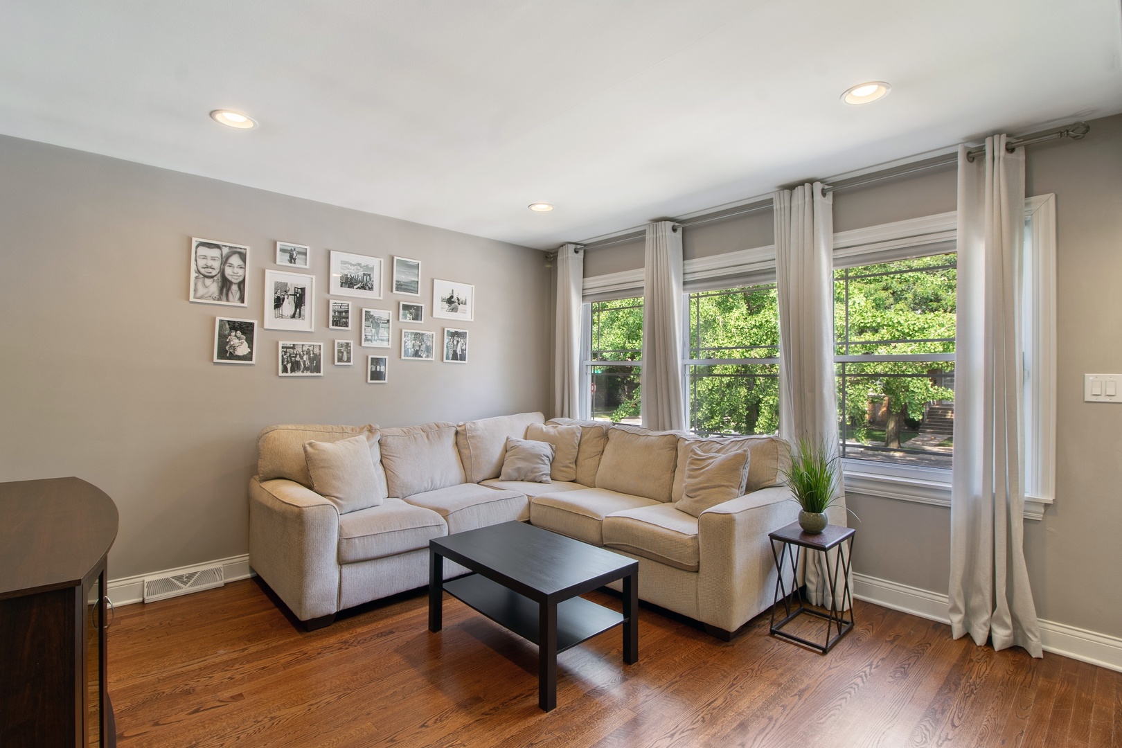 5702 South Austin Avenue Chicago, IL 60638 - Photo 2 of 16
