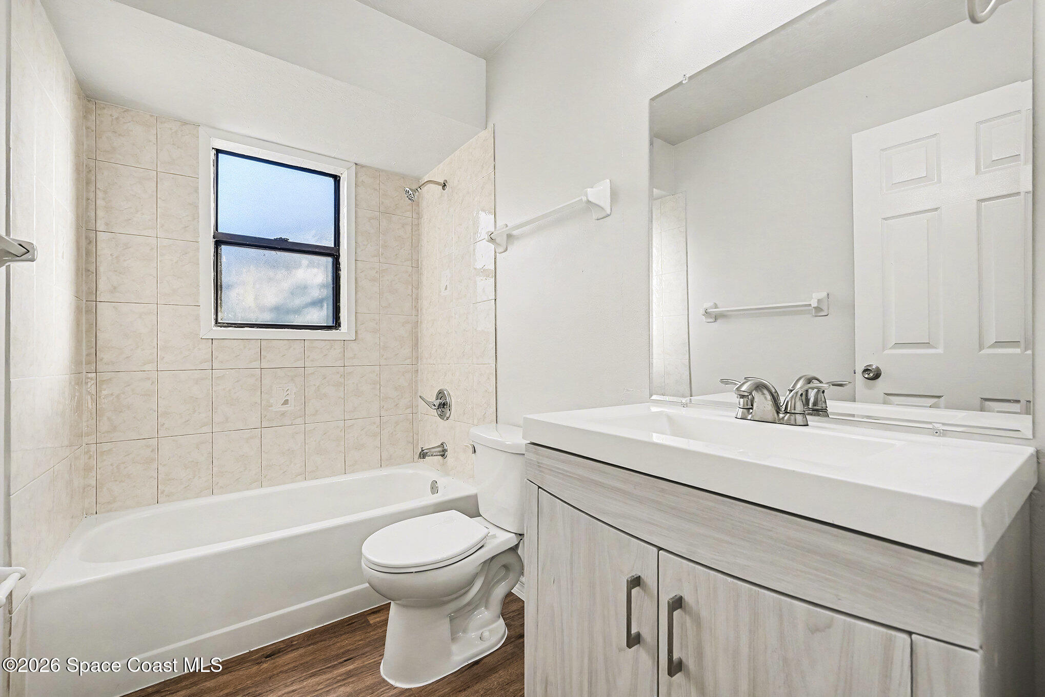 110 Cardinal Drive Sebastian, FL 32958 - Photo 14 of 23 a bathroom with a sink a toilet and a bathtub