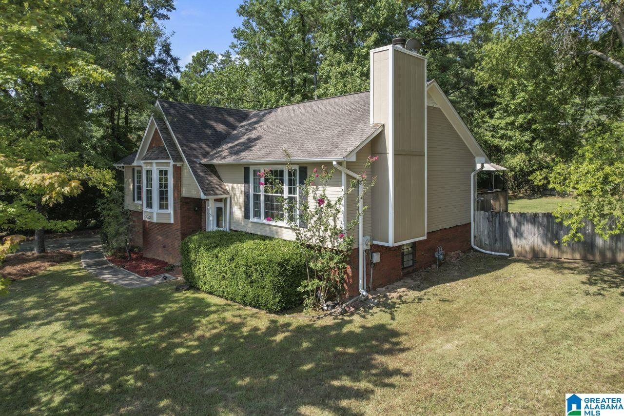 141 Mallard Pointe Drive Pelham, AL 35124 - Photo 4 of 40
