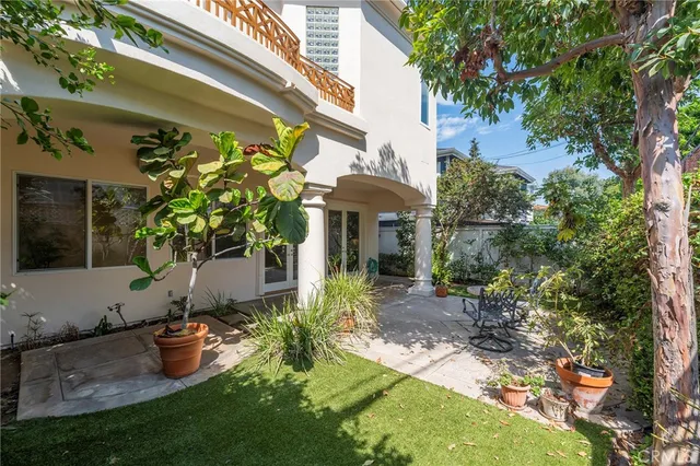 $10,000 | 1300 Elm Avenue, Manhattan Beach, CA 90266