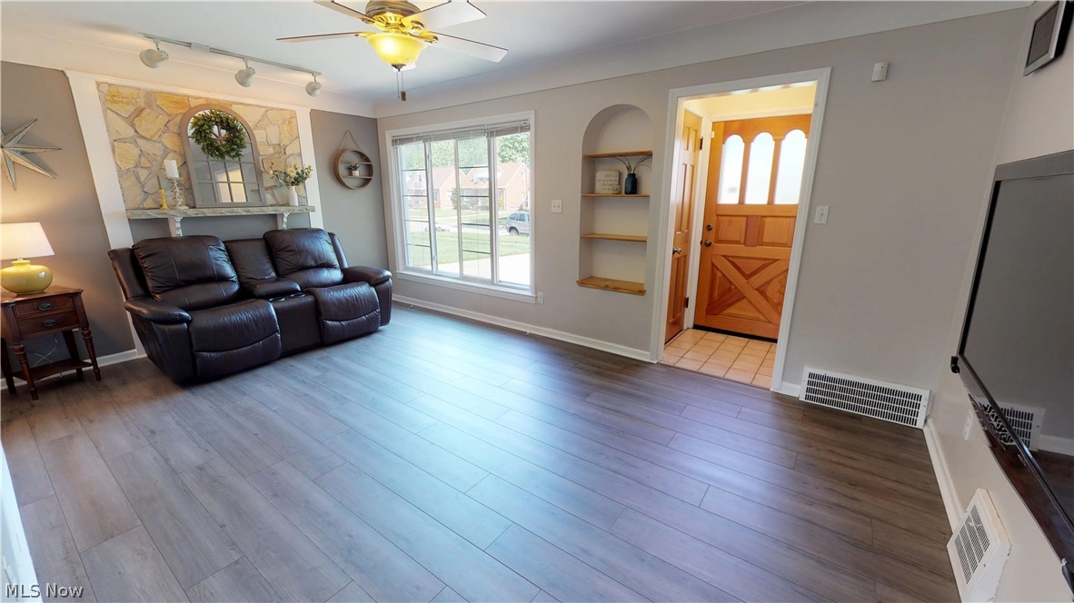 4302 West Anderson Road Cleveland, OH 44121 - Photo 3 of 12