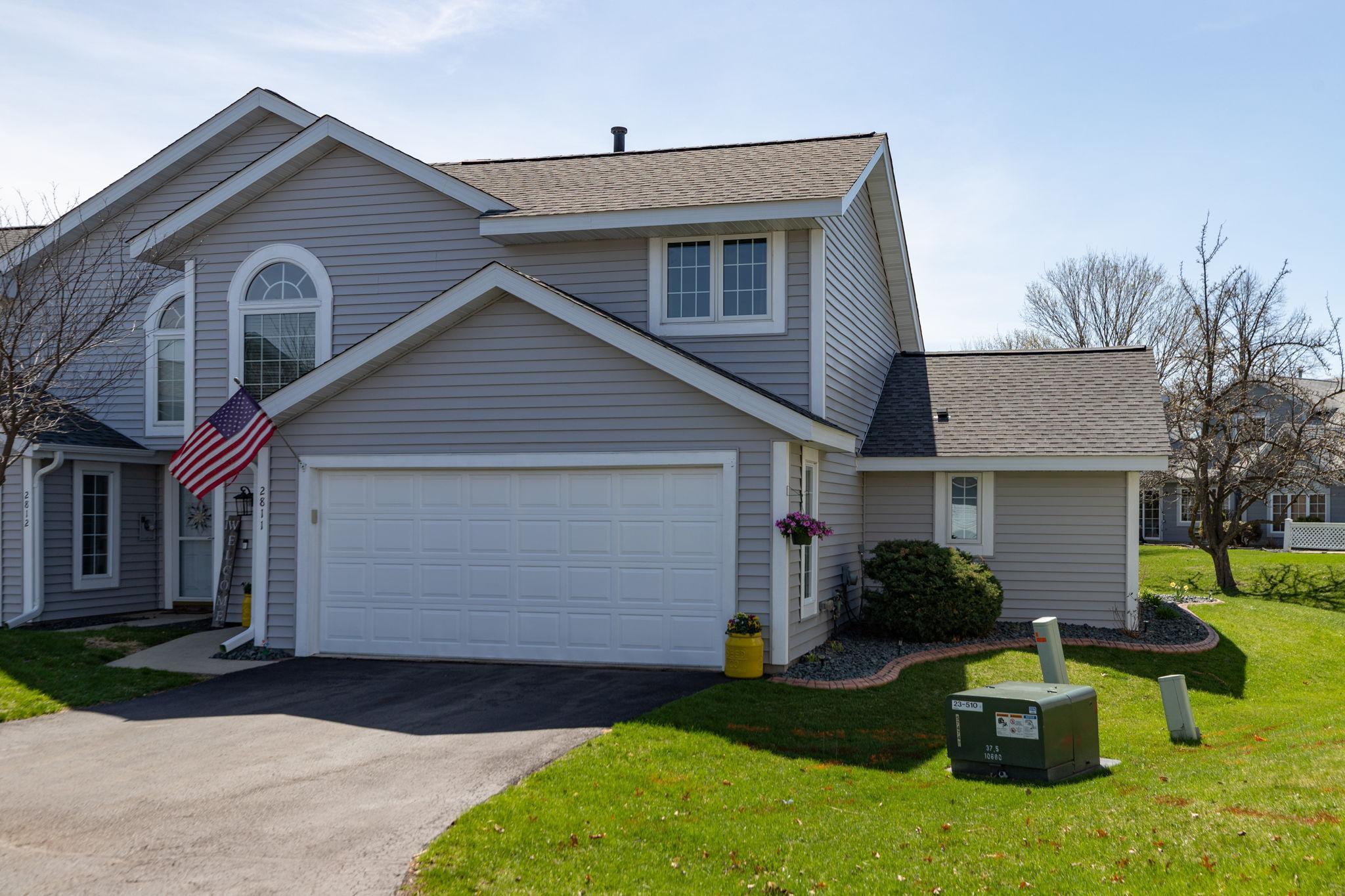 2811 Riverwood Lane Northwest Rochester, MN 55901 - Photo 2 of 33