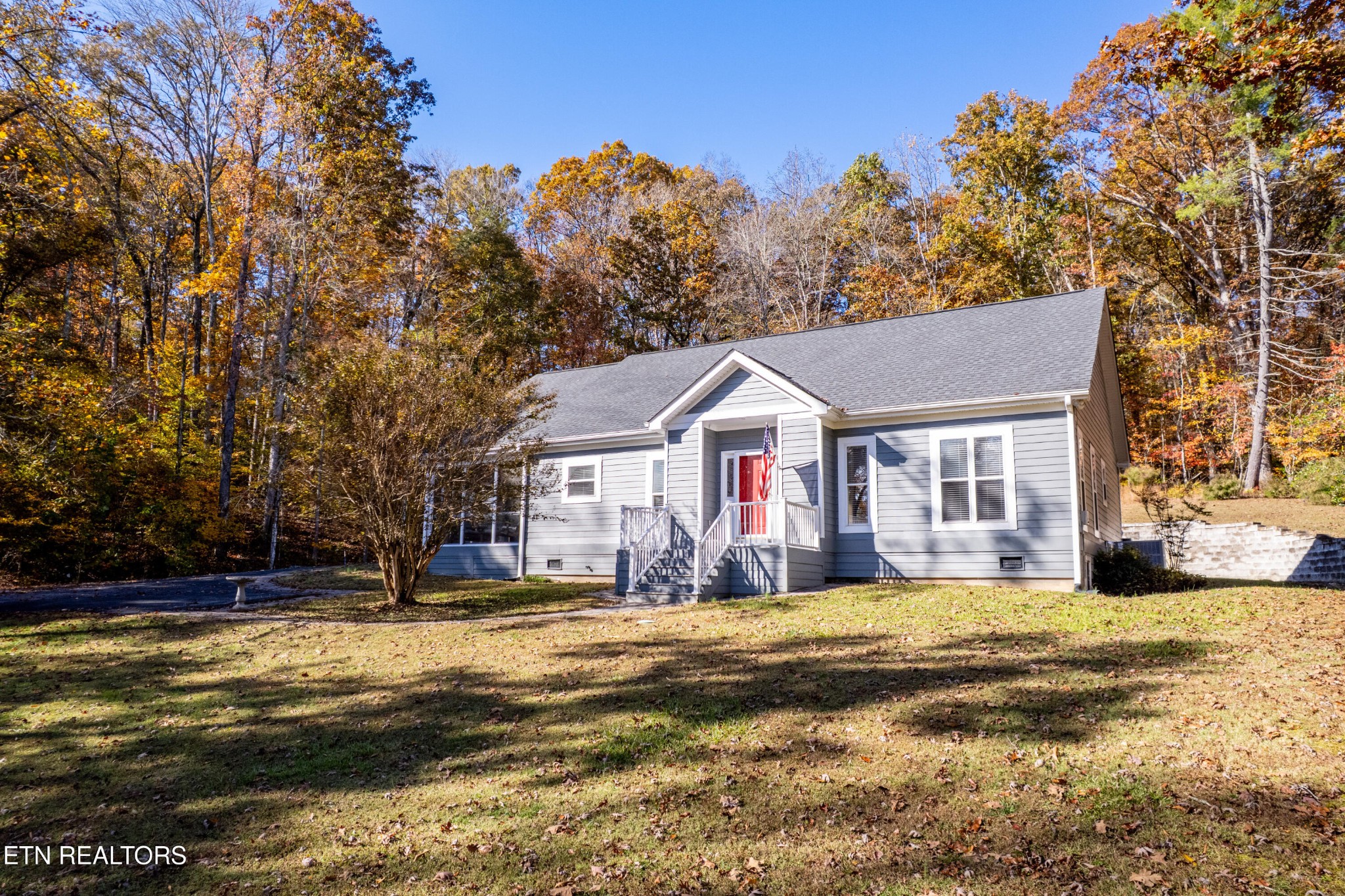 216 Peninsula Road Harriman, TN 37748 - Photo 5 of 46 Gallery Image 5