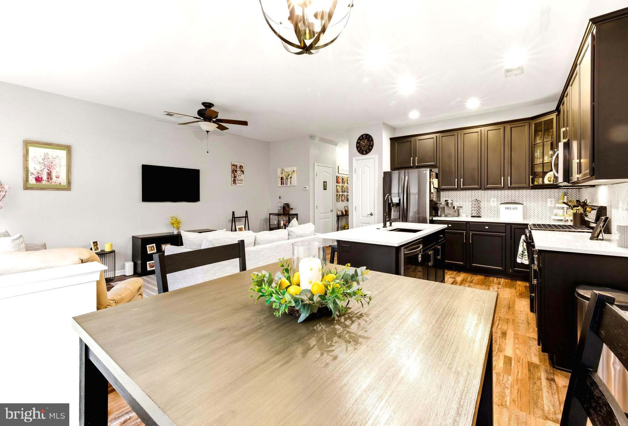 105 Oak Ridge Drive Mount Royal, NJ 08061 - Photo 4 of 22 Kitchen with 42" Cabinetry