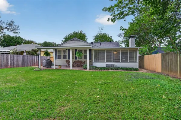 a view of a house with a backyard
