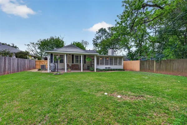 a view of a house with a backyard