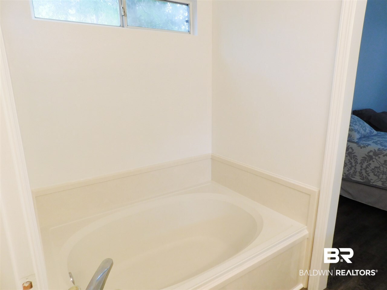 129 Cherryhill Drive Daphne, AL 36526 - Photo 15 of 23 Garden Tub