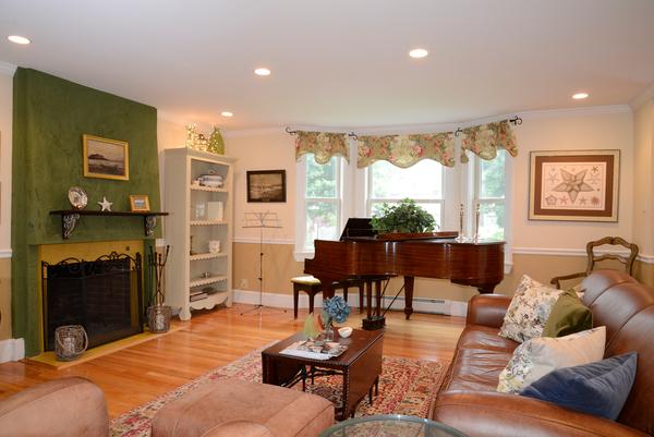 40 Allen Road Swampscott, MA 01907 - Photo 3 of 29 Gallery Image 3