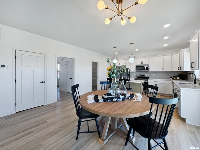 $524,900 | 1621 Rustic Oak Drive, Washington, IL 61571