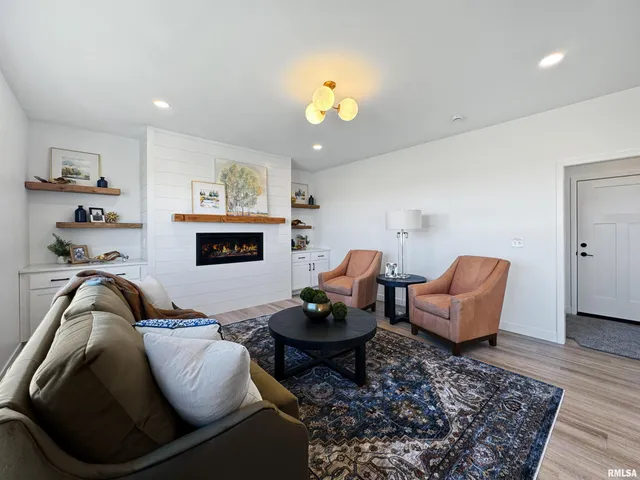 $524,900 | 1621 Rustic Oak Drive, Washington, IL 61571