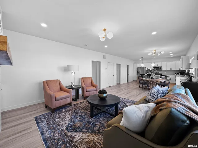 $524,900 | 1621 Rustic Oak Drive, Washington, IL 61571